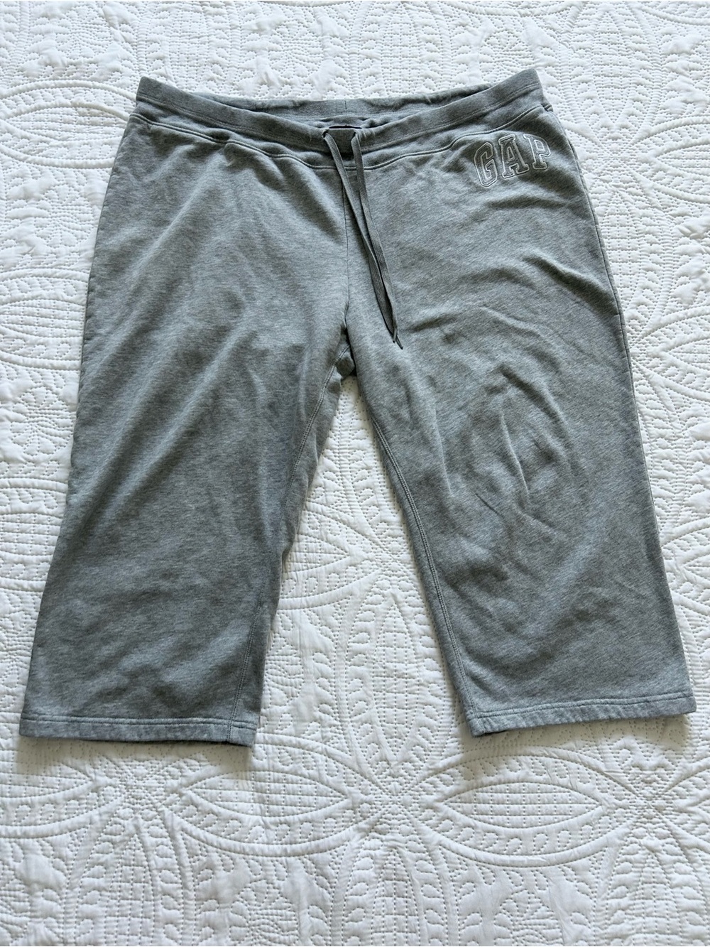 GAP Heather Gray Athletic Drawstring Capri Shorts Lounge Activewear